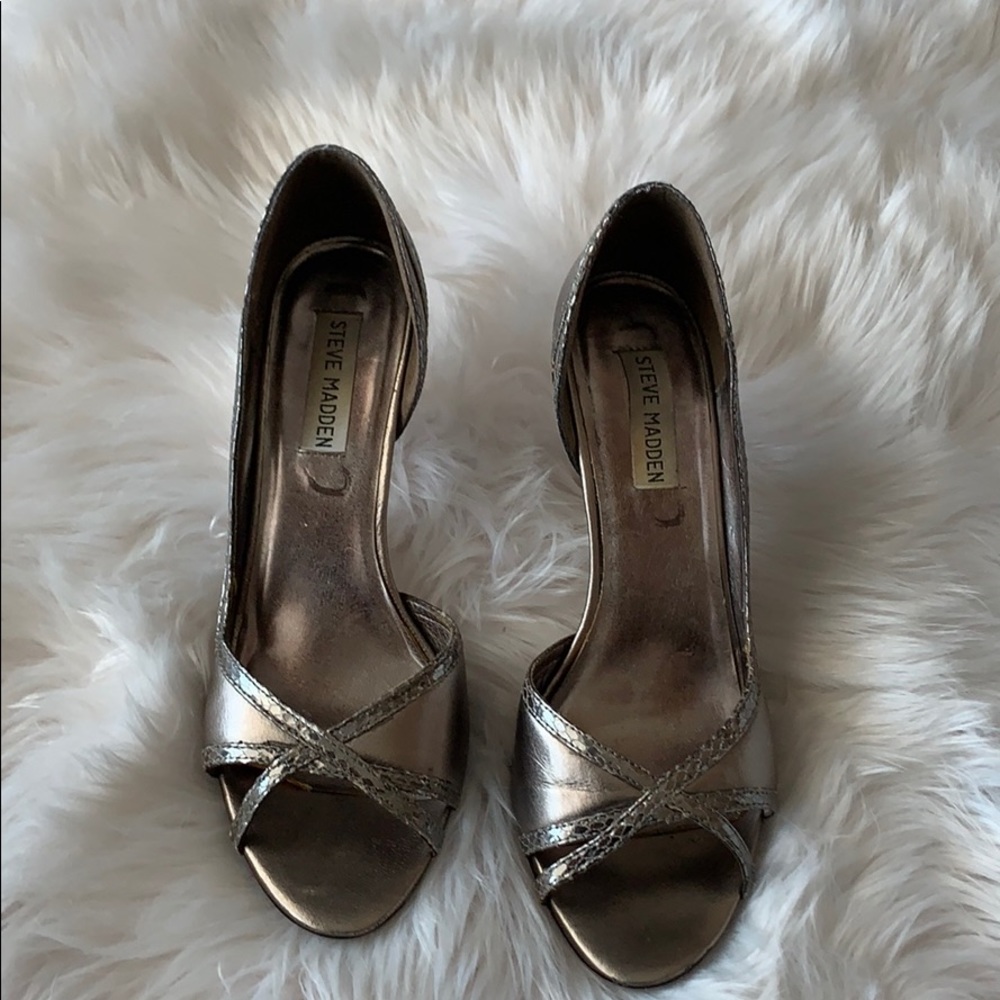 ⬇️REDUCED! Steve Madden pewter silver peep toe